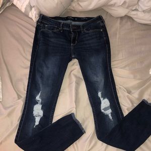 hollister ripped skinny jeans